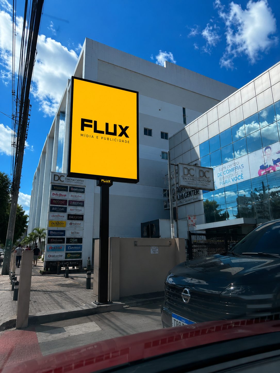 Projeção do painel de LED da Flux na fachada da Av. Djalma Batista, 98
